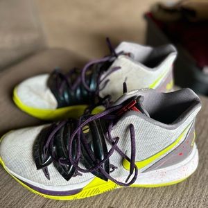 Size 12 men’s Nike basketball shoes